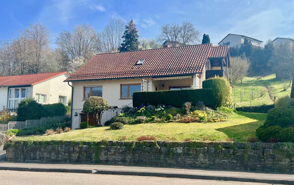 Immobilie in Bretzfeld - SGE Immobilien- Attraktives Einfamilienhaus mit großem Grundstück 
in ruhiger Lage von Bretzfeld - Bild 0