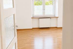 **SENKELBACH** Helle und gepflegte 4 ZKB- Wohnung im stilvollem Gebäude Nähe Arbeitsamt – Wertachstraße 19, 86153 Rechts der Wertach, Augsburg – Vorschaubild 2