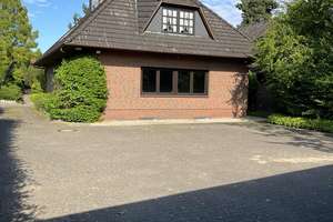 Freistehendes geräumiges Einfamilienhaus im Herzen von Rellingen