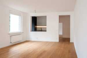 Stilvolle, gepflegte 3-Zimmer-Wohnung mit gehobener Innenausstattung mit EBK in München Moosach – München – Vorschaubild 1
