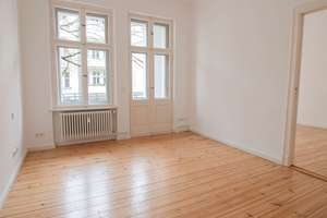 Helle 2-Zimmer-Altbauwohnung mit Dielenboden – sofort verfügbar