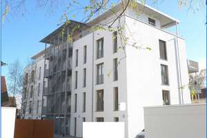 Wunderschöne 3,5 Zi. Wohnung im Erdgeschoss mit Terrasse, Garten, Aufzug, Garage Top-Ausstattung.