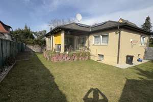 Möbliertes Einfamilienhaus mit Garten & PV-Technik 8 Zimmer in Britz