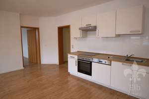 Helle und geräumige 3 Zimmer-Dachgeschosswohnung mit Einbauküche und Wanne in Stadtfeld-Ost
