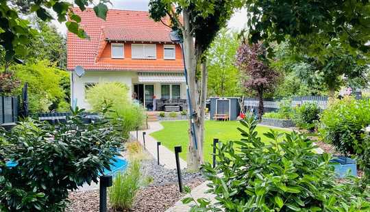 Bild von Mehrfamilienhaus mit großem Garten & Swimmingpool in Neu Staffel