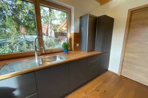 In großzügiger Alleinlage, exklusives Top-Holzhaus mit 188m² und 1980 m² Grund, kurzfristig Frei! – Die vollständige Adresse der Immobilie erhältst du vom Anbieter., 86860 Jengen – Vorschaubild 5