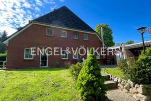 Ankommen im Grünen: Stilvolles Reihenendhaus in Rüting OT Vierhausen mit Kamin und großer Gartenf...