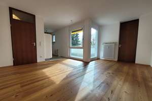 Helle und ruhige DG-Wohnung mit Süd-West Dachterrrasse in Berg am Laim