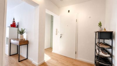 PROVISIONS- und BEZUGSFREI: Frisch renovierte  2-Zimmer-Wohnung mit Balkon und neuer Einbauküche