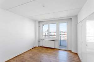 Vier Zimmer, alle mit Loggienzugang: Wohnen im 12. Stock, Berlin-Mitte – Die vollständige Adresse der Immobilie erhältst du vom Anbieter., 10117 Mitte (Ortsteil), Berlin – Vorschaubild 8