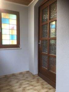 Vermiete eine schöne helle Zweizimmerwohnung mit Terrasse und Vorgarten