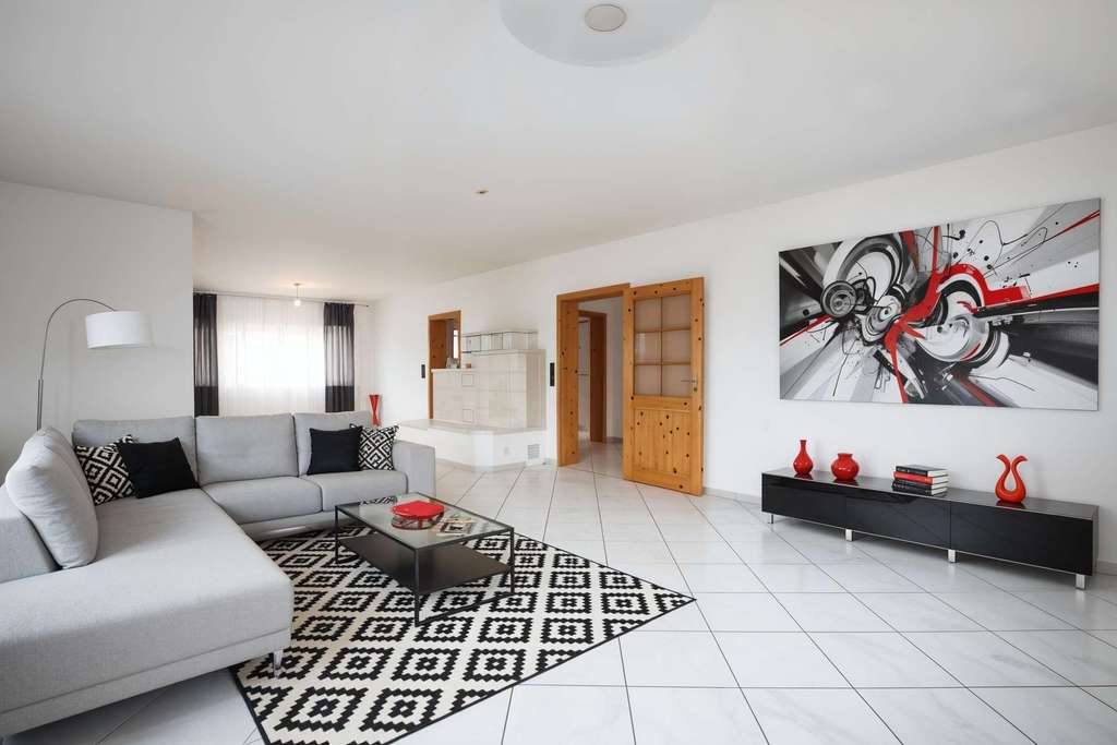 Immobilie in Groß-Bieberau - Wohnglück für die ganze Familie – Stilvolles Haus mit Einliegerwohnung und großzügigem Garten - Bild 1