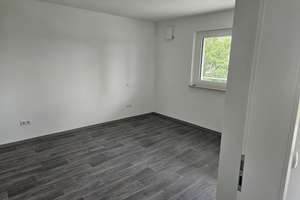 ​Neubau-Komfort (Bj. 2022): Barrierefreie 66 m² Seniorenwohnung (ab 58 J.) mit EBK,  – Nürnberg Straße 43, 91154 Roth – Vorschaubild 6