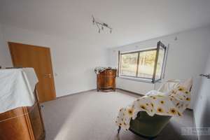 Charmantes Familienanwesen mit Obstwiese, Teich & großzügigen Grundstück - Neumarkt in der Oberpfalz – Die vollständige Adresse der Immobilie erhältst du vom Anbieter., 92318 Neumarkt in der Oberpfalz – Vorschaubild 6