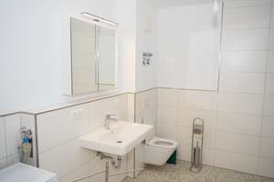 Naturnahe barrierefreie Neubau 3-Zimmer-Wohnung mit großem Balkon in Erlangen-Alterlangen – Lerchenbühl 33, 91056 Heiligenloh, Erlangen – Vorschaubild 12