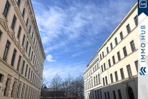 ++ Zentral im Waldstraßenviertel: Altbau-Erdgeschosswohnung mit Tageslichtbad und Abstellraum ++