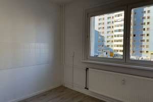 Schöne Familien-Wohnung mit viel Platz - mit Aufzug, Balkon und Wannenbad! – Ahrenshooper Straße 12, 13051 Neu-Hohenschönhausen, Berlin – Vorschaubild 6