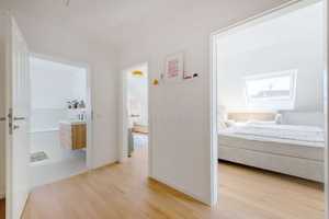 Zeitlos schön: Modernisiertes Haus mit Garten, Pool, Garage, effizienter Heizung & PV-Anlage – Potsdam-Mittelmark (Kreis) – Vorschaubild 9
