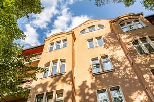 Friedenau! Die perfekte Kapitalanlage für die Zukunft: Altbauwohnung mit Balkon im Dornröschenschlaf – Die vollständige Adresse der Immobilie erhältst du vom Anbieter., 12159 Friedenau, Berlin – Vorschaubild 2