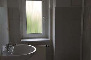 2 Zimmer Wohnung, 1. OG, Laminat, Tageslichtbad mit Dusche, Stellplatz im Hof – Karlsruher Straße 98, 1189 Coschütz/Gittersee, Dresden – Vorschaubild 4