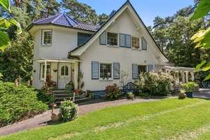 Bezugsfrei - Wunderschöne Villa in Seenähe in Bad Saarow mit großem Garten, Doppelgarage und Keller
