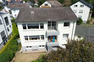 Freistehendes Zweifamilienhaus mit Garten und Garage – tolles Zuhause mit vielfältigen Möglichkeiten