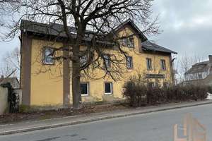 Mehrfamilienhaus mit attraktivem Entwicklungspotenzial – Die vollständige Adresse der Immobilie erhältst du vom Anbieter., 92249 Vilseck – Vorschaubild 1