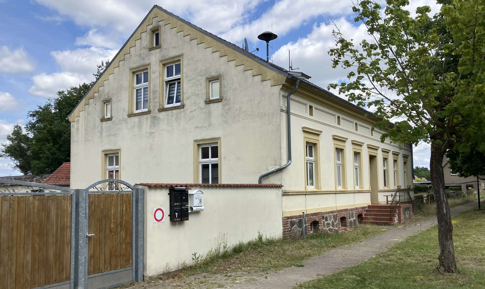 Historischer Gutshof mit über 6 HA Land, Nebengebäuden und Scheunen in idyllischer Lage, Ostprignitz Ruppin Kreis – Bild 2