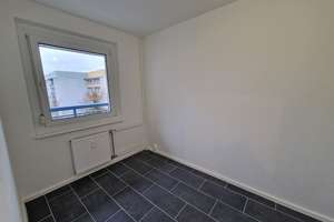 **FRISCH RENOVIERT**3-Zimmer-Wohnung // Balkon // Bad mit Wanne // 4.OG // ab 15.06.2026 – Andromedaweg 17, 4205 Grünau-Nord, Leipzig – Vorschaubild 4