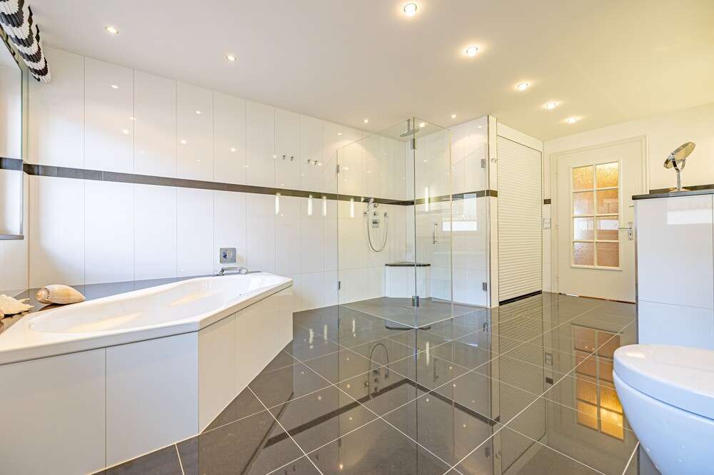 Immobilie in Hohenfelde - Top-Gepflegtes Anwesen mit 4 Wohnungen, Stall und Hauskoppel in Ostseenähe - Bild 6