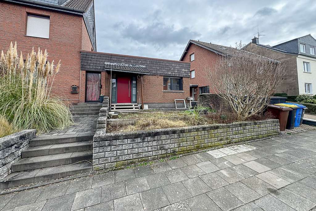 Immobilie in Wesseling - Sanierungsbereiter Bungalow mit flexiblem Grundriss in ruhiger Lage von Berzdorf - Bild 2