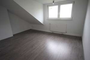 3-Zi DG-Wohnung im kernsanierten MFH in Barmen mit Balkon, Bad mit Badewanne und Dusche – Gernotstr. 51, 42275 Oberbarmen, Wuppertal – Vorschaubild 9