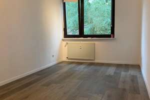 3-Zimmer-Wohnung mit sonnigem Balkon und zwei Badezimmern in Essen – Bunsenstraße 73, 45145 Holsterhausen, Essen – Vorschaubild 3