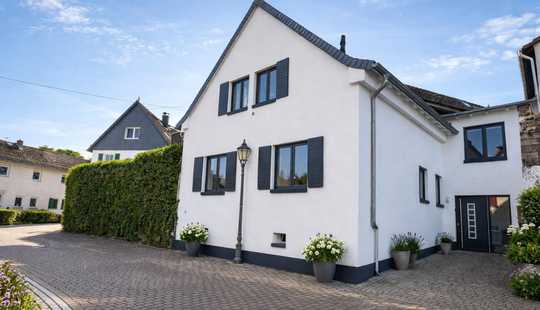 Bild von Hofheim-Lorsbach: Außergewöhnliches Einfamilien-Stadthaus