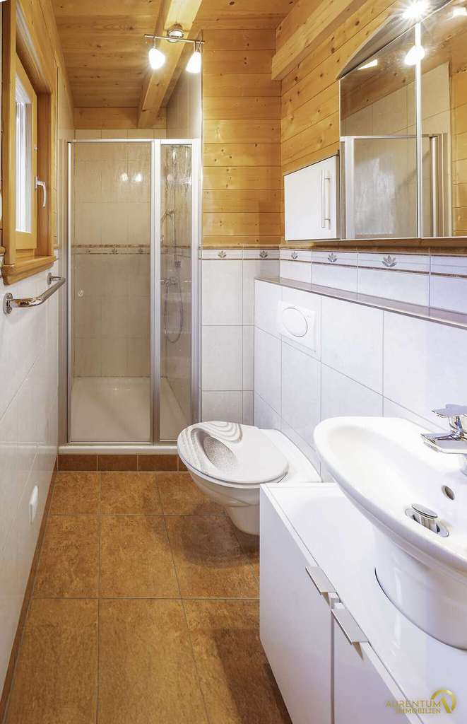 Immobilie in Bayerbach b. Ergoldsbach - Geschmackvolles A+-Massivholzhaus mit 250 m², inkl. Einliegerwohnung & PV mit Speicher - Bild 4