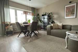 schicke moderene Wohnung 3. OG, 2 Balkone, Haus Neu gedämmt 16 cm