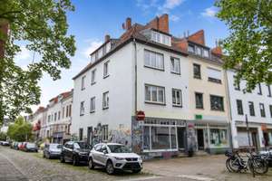 Bremen-Viertel: Mehrfamilienhaus mit 6 Wohneinheiten, kleiner Ladenfläche und 2 Garagen  
