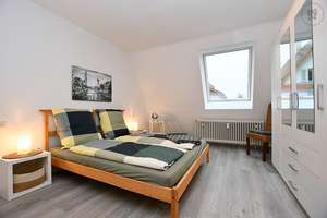 Helle, voll möblierte, großzügige Wohnung mit Balkon in Stuttgart Obertürkheim – Die vollständige Adresse der Immobilie erhältst du vom Anbieter., 70329 Obertürkheim (Ortsteil), Stuttgart – Vorschaubild 2