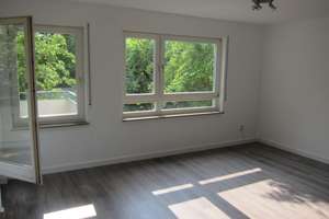 Sonnige, verkehrsgünstige, moderne 2-Zimmer-Wohnung mit Blick ins Grüne in Uni-Nähe – Hessenlauweg 6, 70569 Dachswald, Stuttgart – Vorschaubild 2