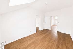 Charmante 4-Zimmer Dachgeschosswohnung am beliebten Frankenplatz in Düsseldorf Derendorf – Die vollständige Adresse der Immobilie erhältst du vom Anbieter., 40476 Derendorf, Düsseldorf – Vorschaubild 2