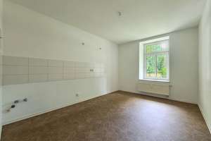 Komfortabel wohnen: Geräumige Wohnküche, überdachter Balkon & Bad mit Wanne/Dusche (Stellplatz mgl.) – Heinrich-Schütz-Straße 124, 9130 Yorckgebiet, Chemnitz – Vorschaubild 4