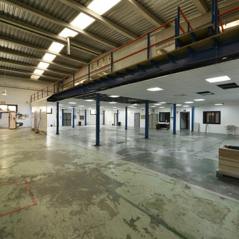 1.700 m² Hallenfläche *Provisionsfrei*  AB SOFORT