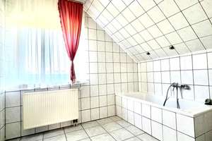 Gepflegtes Einfamilienhaus mit Terrasse, Doppelgarage und 700 M² wunderschönem Grundstück in Vacha-O – Die vollständige Adresse der Immobilie erhältst du vom Anbieter., 36404 Vacha – Vorschaubild 38