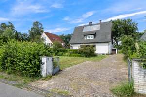 Ihr Familienprojekt: Großes Sonnengrundstück & Haus mit Potenzial in ruhiger Lage