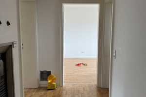 Geschmackvolle 3-Raum-Wohnung mit Balkon in Köln Bayenthal – Mathiaskirchplatz 14, 50968 Köln – Vorschaubild 2