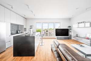 Penthouse-Feeling im Grünen: Großzügige 4-Zimmer-Wohnung mit Terrasse und Balkon in Berlin-Britz – Die vollständige Adresse der Immobilie erhältst du vom Anbieter., 12347 Britz, Berlin – Vorschaubild 8