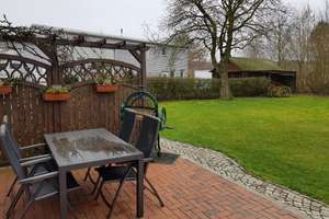 Schönes Haus, geräumiges helles Wohnzimmer, Bodenheizung, Wärmepumpe