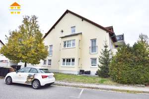 Traufhaftes Wohnen im Grünen - mit Balkon, Stellplatz und Tageslichtbad!