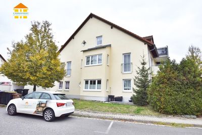 Traufhaftes Wohnen im Grünen - mit Balkon, Stellplatz und Tageslichtbad!