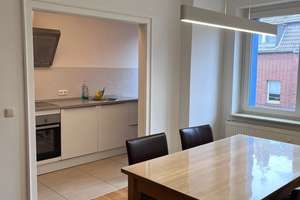 * eher selten: moderne 3-Zi-Wohnung in RÜ | Parkettboden, Tageslicht-Duschbad, Küche, helle Türen *